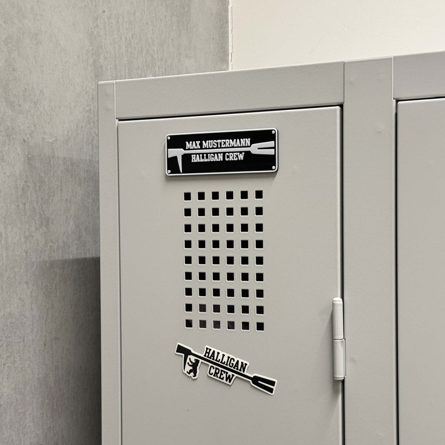 Namensschild Halligan Crew